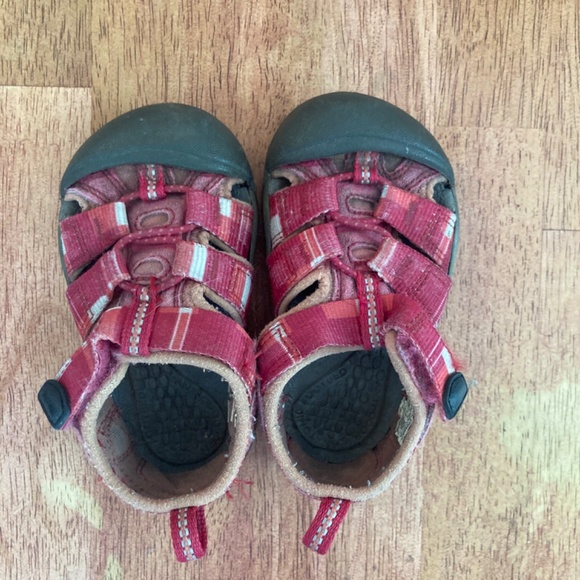 Keen toddler girl size 5 waterproof hiking sandals - Picture 5 of 5